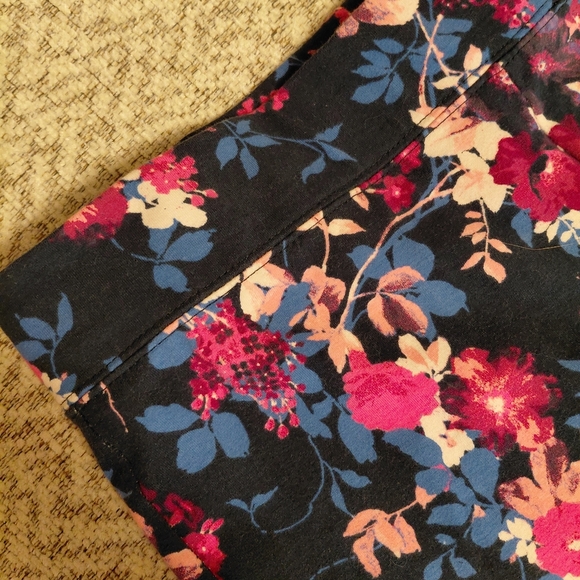 Vintage Slimming Options Black and White Patterned Women's Leggings. Size M - Picture 6 of 6